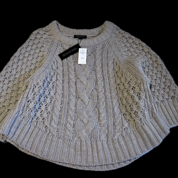 Banana Republic Italian Yarn Sweater - Beige/Taupe (NWT) - Picture 5 of 6